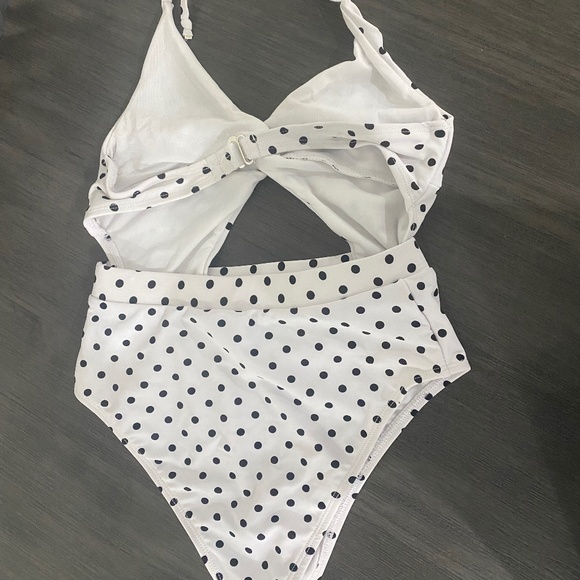 One piece swim suit - Picture 2 of 2